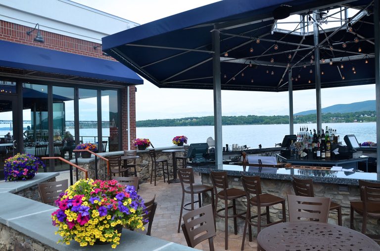 Blu Pointe outdoor seating area