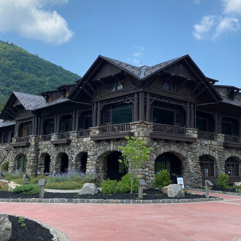 Front exterior of Bear Mountain Inn, Rockland