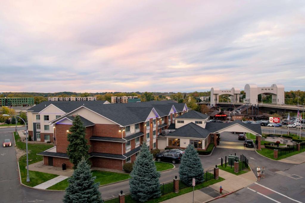 Aerial view of the Best Western Plus Franklin Sq. Inn, Rensselaer