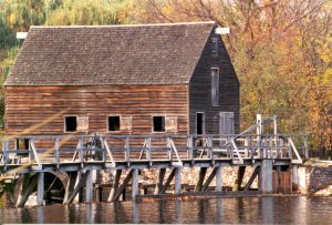 The barn and bridge at Philipsburg Manor.
