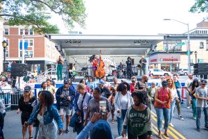 A crowd in White Plains listens to jazz music.
