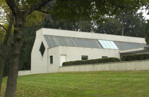The exterior of the Katonah Museum of Art.