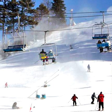 Skiing at Thunder Ridge, Putnam